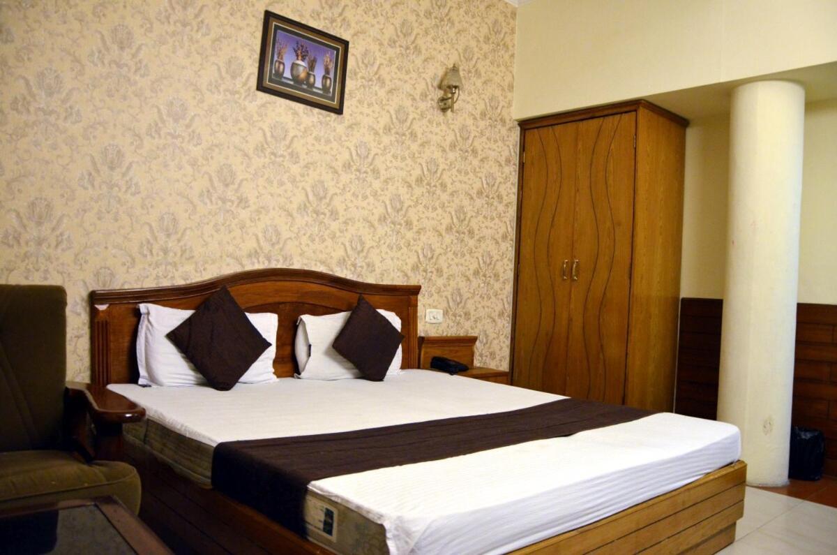 Hotel City Paradise Csandígarh Kültér fotó